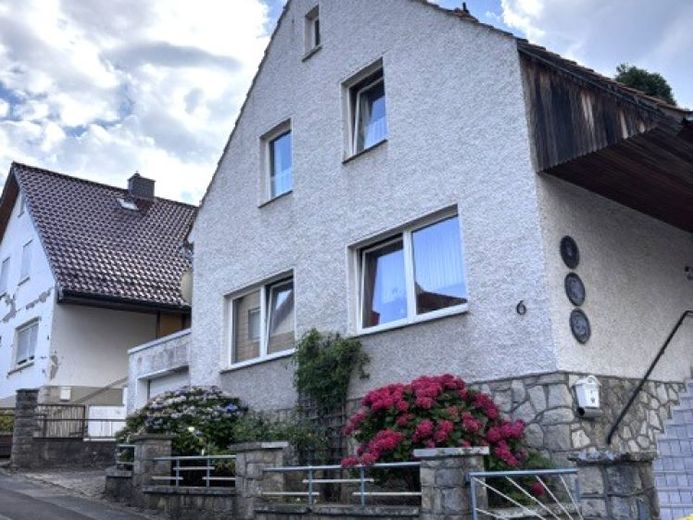 Familienleben mit Gartenglück, Kachelofen und vielseitigen Rückzugsorten in Delligsen – Foto 1