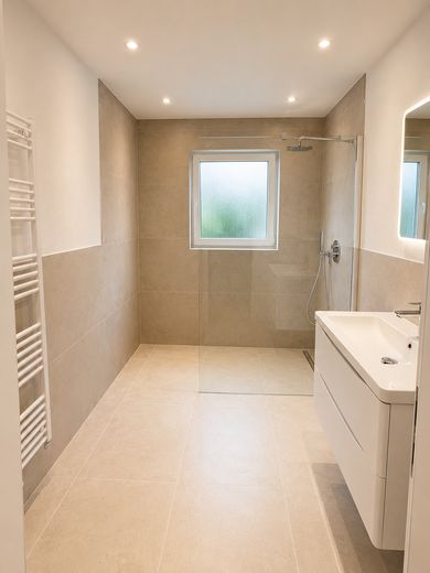 Sanierte ein Familienhaus – Dusche EG