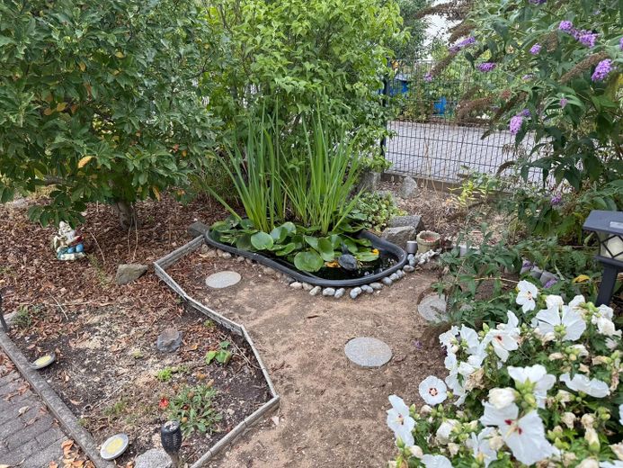 Casa unifamiliar con 1209qm de terreno y más de 250qm de superficie útil – Teich im Garten