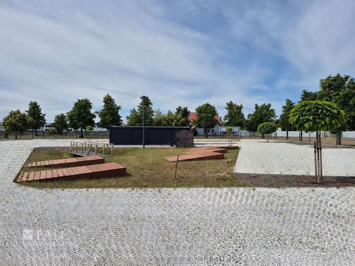 Affitto: terreno commerciale in posizione top - 3.001 m² con eccellente collegamento ai trasporti - FALC Immobilien – Grundstück Rückansicht