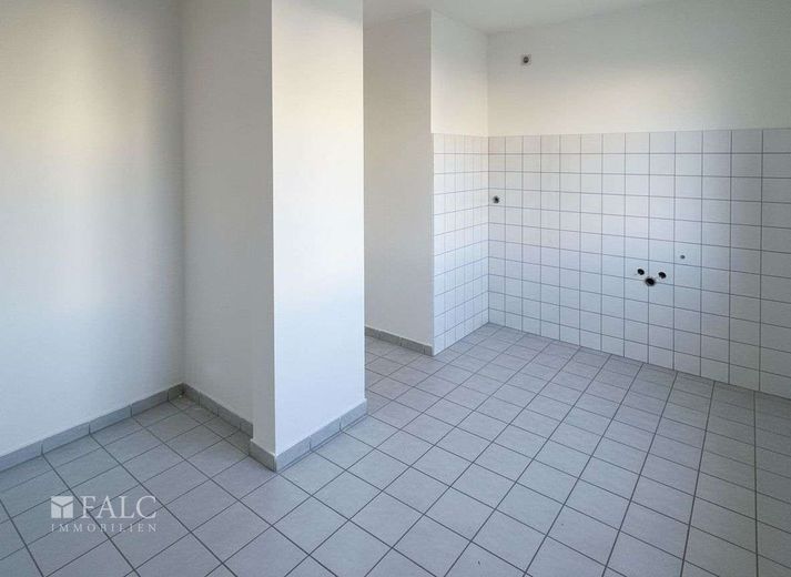 Großzügige, teilentkernte 5-Zimmer-Wohnung in Rheinnähe – Küche - Renovierungsbeispiel (KI generiert)
