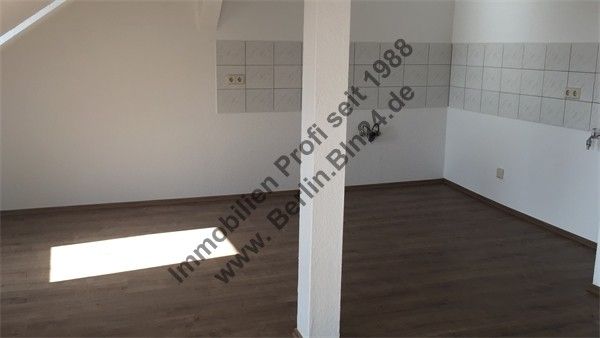 Wohnung mieten - -- Dachgeschoß Duschbad - ruhig schlafen zum Innenhof – 2 - 26.03.2016 099