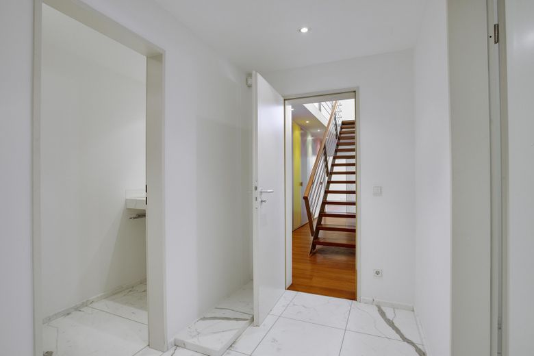 Flur Bad u. sep. Toilette