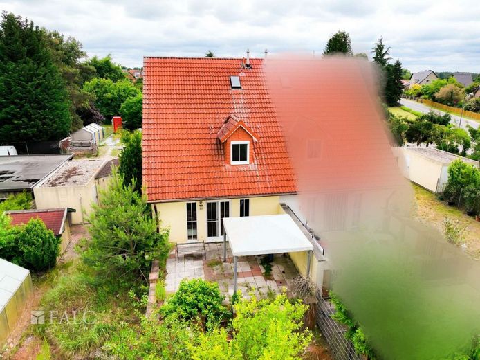 Leben und Arbeiten in perfekter Balance: Ihr neues Doppelhaus im Grünen! – Luftbild