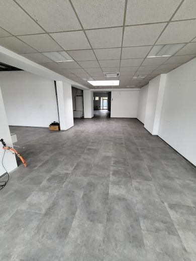 2 Einmalige Ladenlokale in stark frequentierter Lage mit ca. 280 m2 und 103 m2 Gewerbefläche – Zugang zur 1. + 2.+ 3. Räumlic
