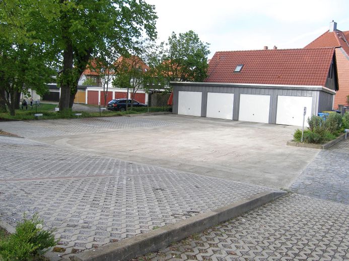 PKW-Stellplätze ab 35 €/M - Altstadt-Zentrum von Wernigerode – Eingezäunte Stellplatzanlage
