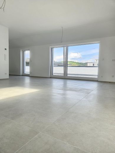 4 Zimmer Wohnung frisch saniert mit großem Balkon von privat – Wohnzimmer
