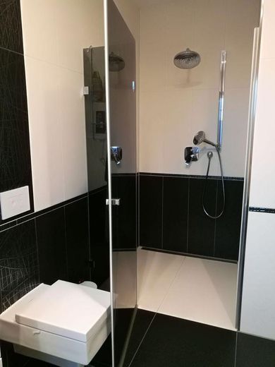 Einzigartige Villa in Berlin-Biesdorf mit 6 Zimmer plus Garten und Pool – Bad