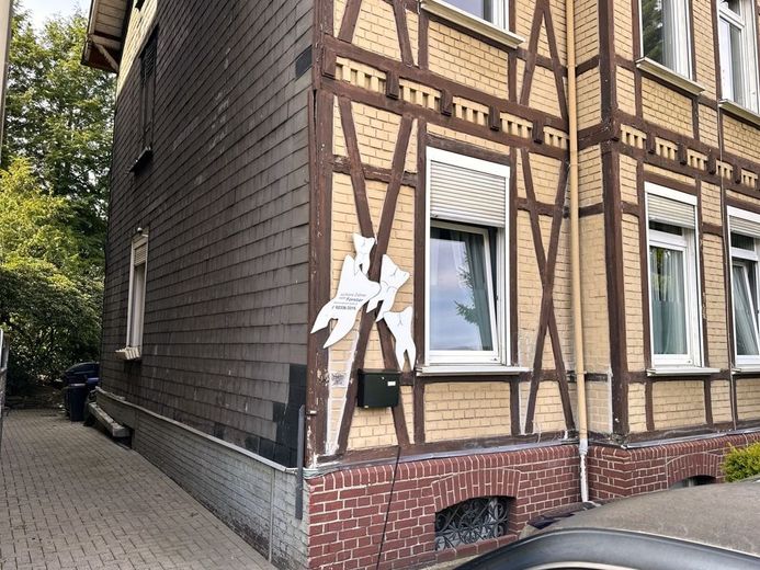 Zentrumsnahes Wohn- und Geschäftshaus (1 Gewerbe + 3 Wohnungen) in Schwelm - voll vermietet – Zufahrt zum Gewerbe