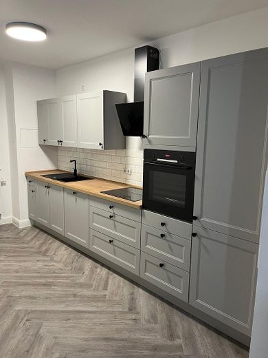 Sanierter Altbau in Buckau: 4,5 Zimmer, Balkon + Austritt, 4. OG ohne Aufzug – Einbauküche