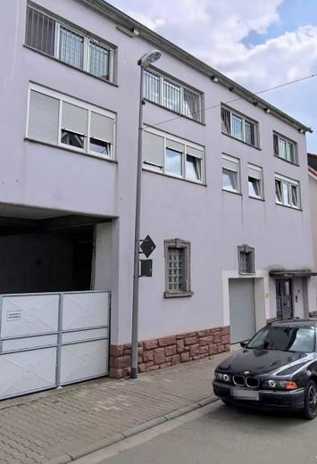 Modernisierte Maisonettewohnung mit Terrasse und Stellplatz – Außenansicht