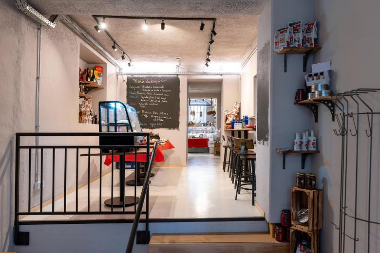 Arbeiten im Baudenkmal — 2. Obergeschoss im Zuckerspeicher Kiel – Bistro im Erdgeschosse