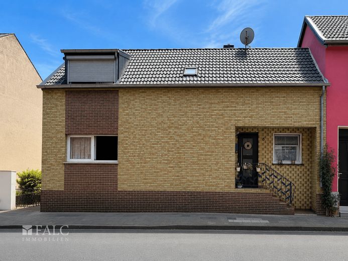 Gepflegtes Einfamilienhaus in zentraler Lage von Geilenkirchen – Frontansicht