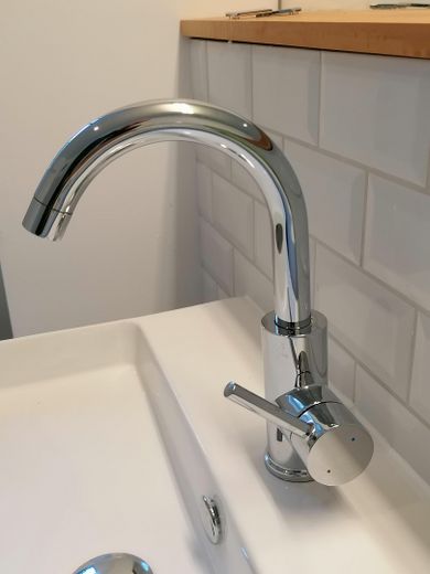 Keine Provision, Südbalkon/Südgarten, energetisch topsanierte Stadtvilla, Villenkolonie Pasing I – Design-Wasserhähne
