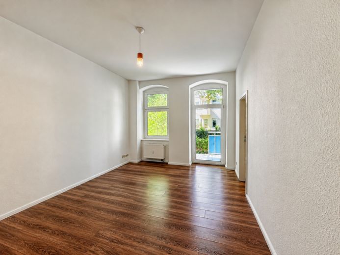 Hochparterrewohnung mit Balkon und Gartennutzung im ruhigen und geschlossenen Innenhof – Foto 1