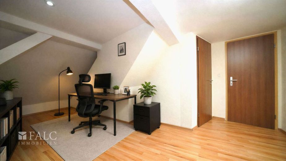 Ein Haus - 3 Etagen - Vielseitig Nutzbar... und das zu einem unschlagbaren Preis! - FALC Immobilien – mögl. Home-Office 2. OG/DG