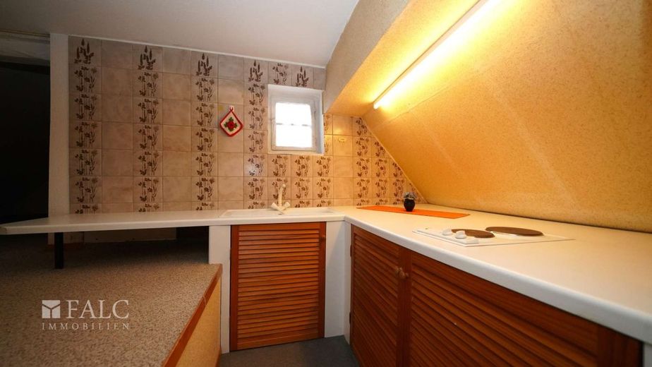 Juwel im Dornröschenschlaf - FALC Immobilien Heilbronn – Kleine, feine Retroküche
