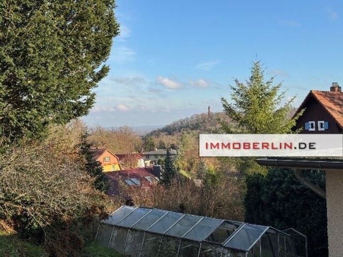 IMMOBERLIN.DE - Sympathischer Bungalow mit Potenzial, Garage & Nebengebäude in naturschöner Lage – Foto 1