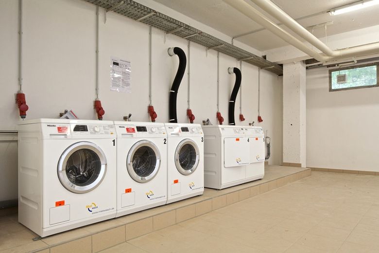 Azubi`s, Studenten, Schüler aufgepasst....freie Zimmer in Apartments zu vermieten! – Waschmaschinenraum