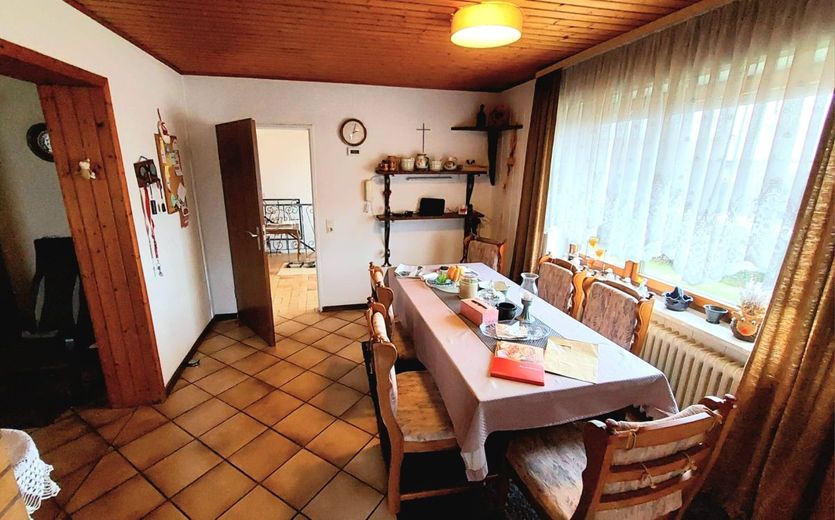 Großzügiges Einfamilienhaus mit ca. 225 m² Wohnfläche, Garten &amp; sehr günstigem Erbbauzins – Esszimmer - Kopie