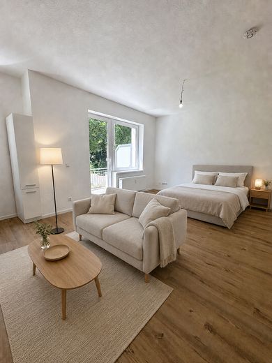 Helle Wohnung mit Balkon und Einbauküche in Zossen Wünsdorf – Wohn- und Schlafbereich