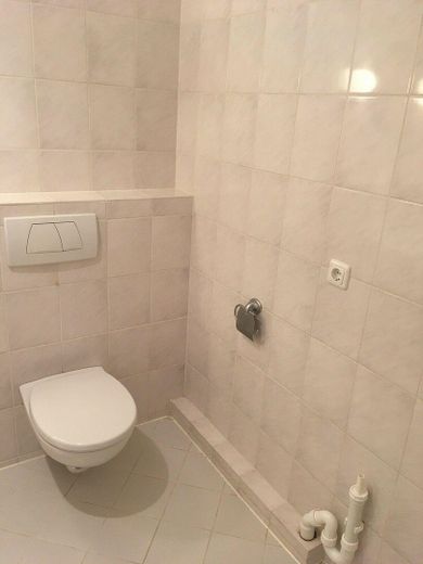 Senza provvigione: appartamento maisonette di 3,5 locali a Lüneburg (105m² di superficie abitabile), pompa di calore, balcone esposto a sud, posto auto – Toilette im Vollbad