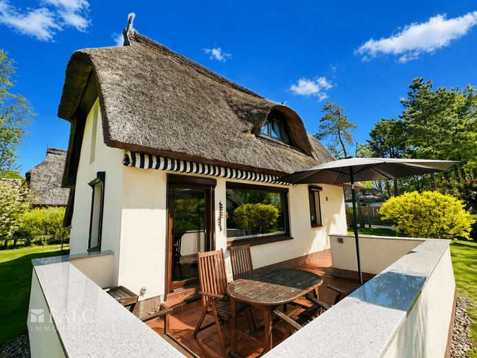***Erste Reihe, Reetdach, Ostsee - exklusives Ferienhaus in Ahrenshoop*** – Terrassenansicht Außen