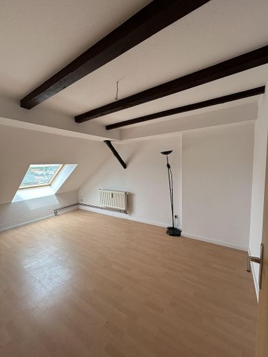 4-Raum DG-Appartment, offene EB-Küche & Panoramaterrasse – 1. Schlafzimmer (Bild 2)