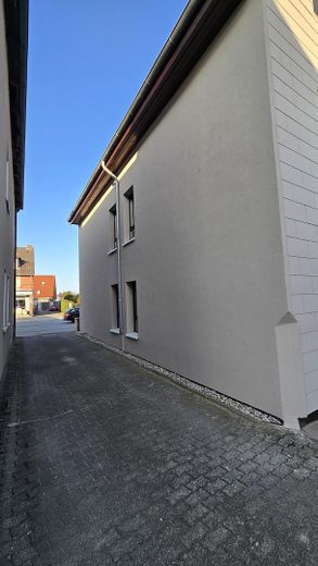rechte Hauswand