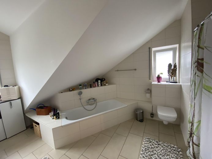 ETW Limburgerhof mit unverbaubarem Ausblick – Bad 2.OG