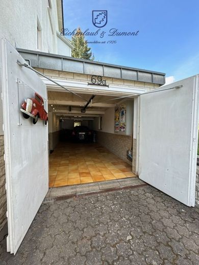 Gepflegtes 2-3 Familienhaus mit Garten + Garage, sofort verfügbar – Doppel-Garage