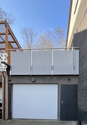 Renditestarke Kapitalanlage! MFH (4 Parteien) in Top-Zustand in Waldrandlage von Wiesbaden Naurod! – Garage