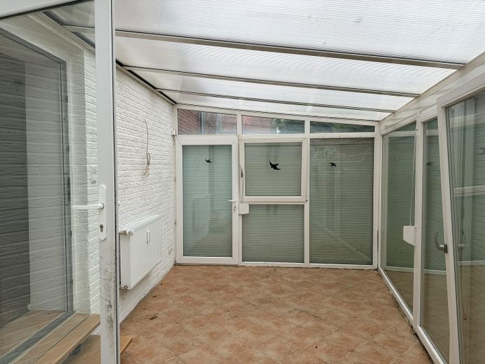 Zweifamilienhaus mit 3 Garagen – Wintergarten EG