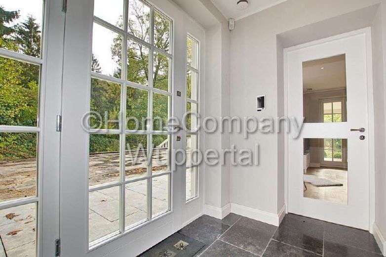 Reside at the Toelleturm! Modern 2-room apartment with terrace, DSL wifi and many extras – 49b6abdff19a43cb60601a9f3c022afa4833231c.jpg