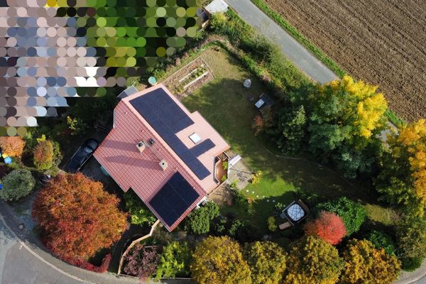 Senza commissioni: l’idillio ai margini dei campi incontra la Smart Home – climatizzazione completa, fotovoltaico e costi energetici molto bassi