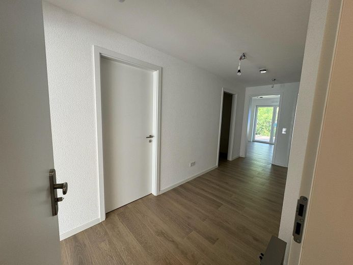 Hochparterre 3 Zimmer Wohnung, mit Garten, Terrasse, Balkon, Smarthome, Glasfaser – Flur