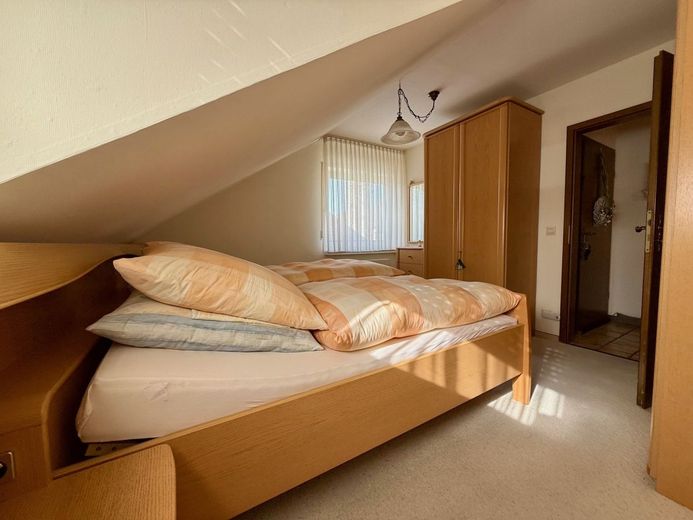 Menden: Vermietete Eigentumswohnung mit Balkon und Stellplatz - Optimal für Kapitalanleger! – Elternschlafzimmer