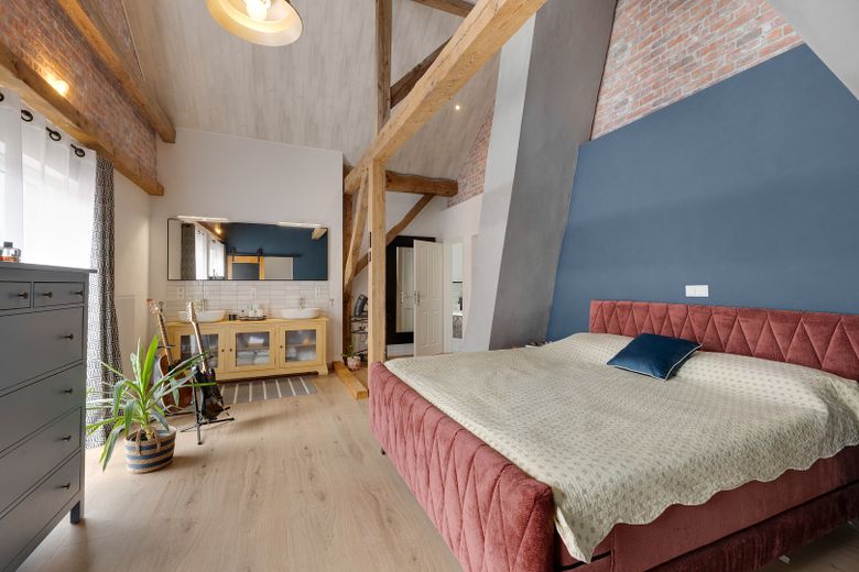 Umfassend sanierter und modernisierter Resthof mit Scheune und Photovoltaik in Ostfriesland – Schlafzimmer OG