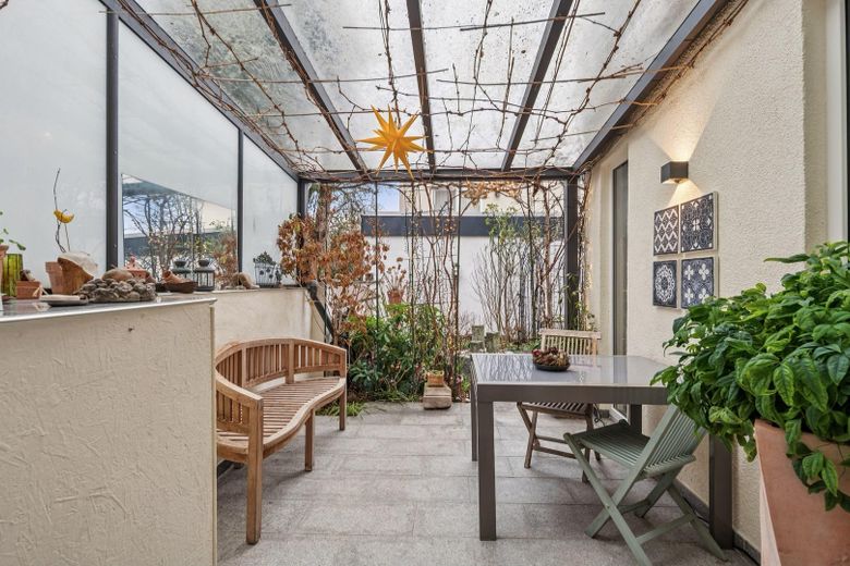Ein-/Zweifamilien Stadthaus am Weinberg kernsaniert, vielseitig nutzbar, freistehend – Terrasse im Winter
