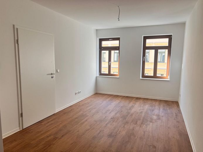¡Primera ocupación tras reforma! Moderna vivienda de 2 estancias con balcón y cocina equipada en el centro sur – Wohnzimmer WE links 1.-3. OG