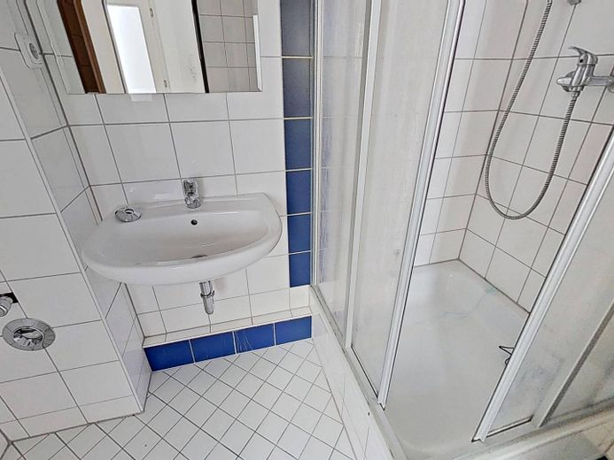 Cadono le foglie, anche i vostri costi di affitto – Trasferitevi e risparmiate 1 NKM: spazioso appartamento di 4 locali con BALCONE soleggiato nello storico Breitenweg – Ansicht I: Bad