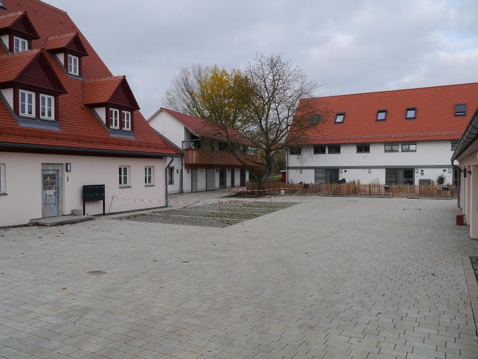 Moderne 3 Raumwohnung in einem kernsanierten Ensemble in ruhiger Lage am Marienbergpark – Hofanlage