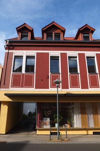 Schöne Maisonettewohnung =  Haus im Haus / gewerblich geeignet als Mitarbeiter-Unterkunft – Vorderansicht des Hauses