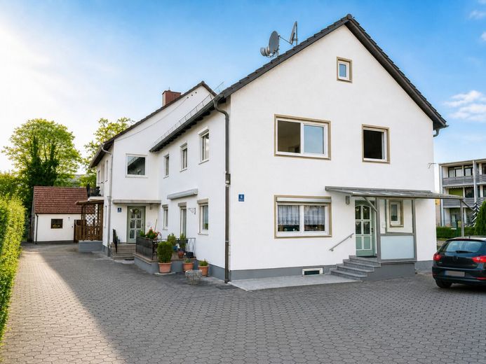 Die großzüge Außenanlage samt Haus
