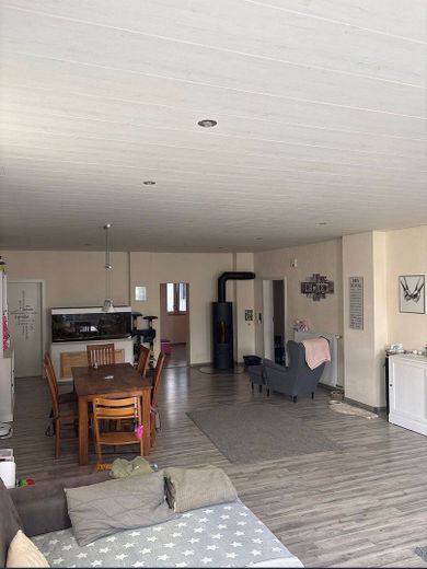 Einfamilienhaus mit Nebengebäude, Hof und Garage – Foto 20