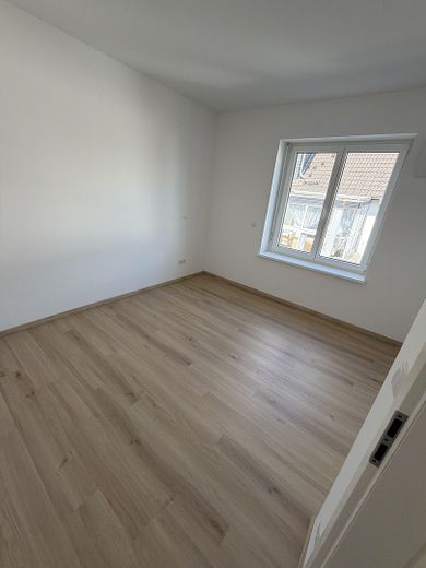 Nouveau projet haut de gamme : 3-4 pièces avec faibles charges (bâtiment KFW55) – Schlafen 1 Sicht 1 EG/OG re.