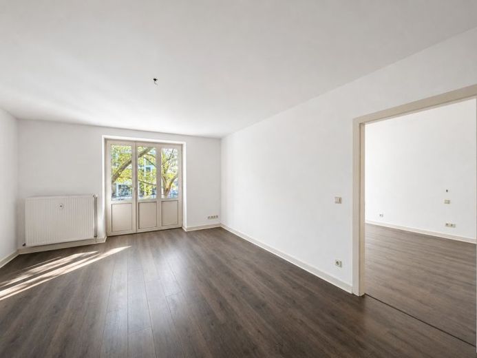 Piso renovado de dos habitaciones en el corazón de Golzheim – Foto 1