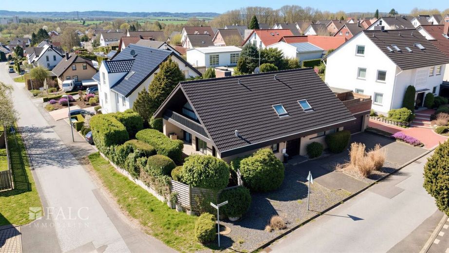 Stedefreund ! Elegante casa unifamiliare con appartamento indipendente ! – Außenansicht