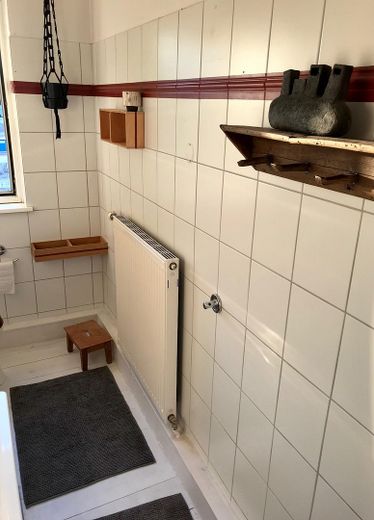 Wohnung mit Charm zentral in Berlin 2. Obergeschoss sofort verfügbar – Bad2
