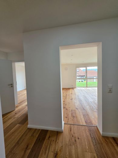 Hochwertiges Massivbau Einfamilienhaus / Zweiparteienhaus – Flur UG Wohnzimmer
